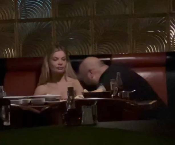 Somer Şef genç oyuncuyu öperken yakalandı - Resim: 3